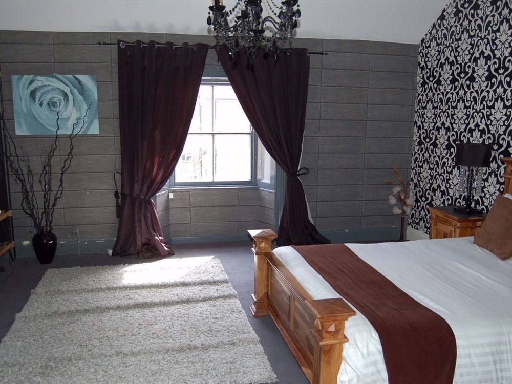Hotel Schooner
