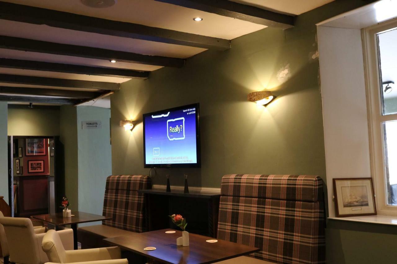 Hotel Schooner